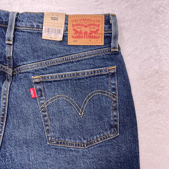 NWT Levi's 501 Button Fly Cut Off Women's Sz. 31 Denim Shorts Blue Medium Wash - Picture 7 of 9